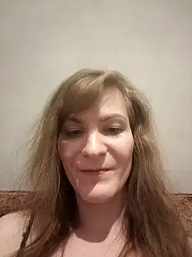 Snapshot of AnnieNet chatting on April 22, 2026, 8:21 pm AnnieNet online show from April 22, 2026, 8:21 pm