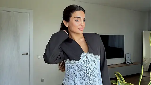 Snapshot of MelindaReny chatting on May 11, 2026, 9:15 am MelindaReny online show from May 11, 2026, 9:15 am