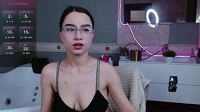 Snapshot of AndreaJohnsons chatting on May 15, 2026, 8:32 am AndreaJohnsons online show from May 15, 2026, 8:32 am