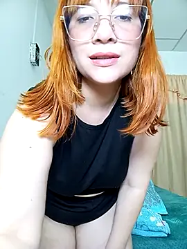 Curves Nina online show from May 11, 2026, 4:04 pm
