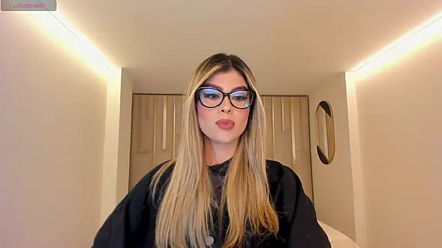 MiaSilvaX online show from May 14, 2026, 11:17 am