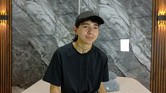 Snapshot of NoahWalker__ chatting on May 6, 2026, 11:04 am NoahWalker online show from May 6, 2026, 11:04 am