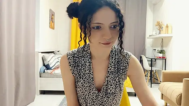 Snapshot of CinnamonCurl chatting on June 4, 2026, 11:11 pm CinnamonCurl online show from June 4, 2026, 11:11 pm