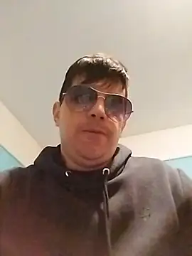 Robbie 1987 online show from April 30, 2026, 10:25 pm