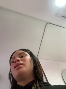AuroraMoore Pink online show from April 23, 2026, 11:20 am