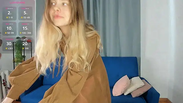 Glitch Doll online show from April 18, 2026, 5:22 am