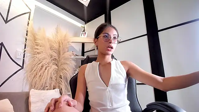 DemiPrince  online show from April 19, 2026, 4:23 am