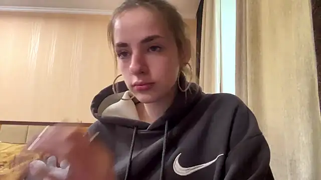Snapshot of selianderol chatting on May 30, 2026, 10:34 am selianderol online show from May 30, 2026, 10:34 am