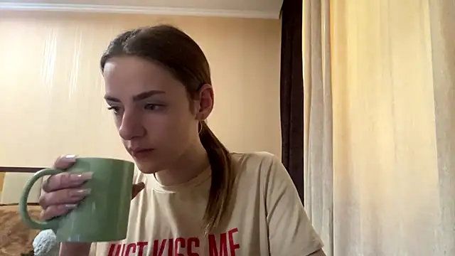 Snapshot of selianderol chatting on July 9, 2026, 7:23 am selianderol online show from July 9, 2026, 7:23 am