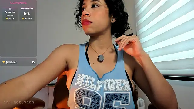 Snapshot of Laena_Castillo chatting on April 18, 2026, 7:07 pm Laena Castillo online show from April 18, 2026, 7:07 pm