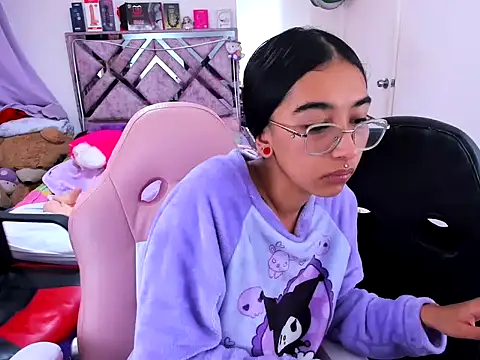 naomi johnson online show from May 30, 2026, 6:49 pm