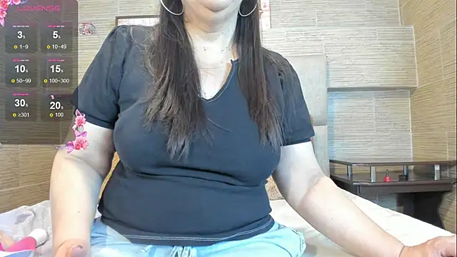 hott mature online show from July 19, 2026, 11:58 am