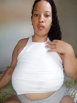 DivaCaliente1 online show from May 18, 2026, 3:07 pm