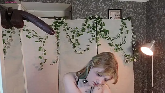 Snapshot of Lina_Wi chatting on June 20, 2026, 8:22 pm Lina Wi online show from June 20, 2026, 8:22 pm