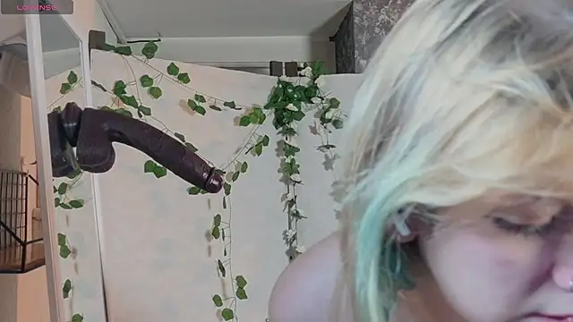 Snapshot of Lina_Wi chatting on June 26, 2026, 8:24 pm Lina Wi online show from June 26, 2026, 8:24 pm