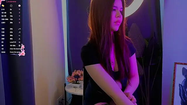 SimonneLacross online show from April 18, 2026, 6:17 am