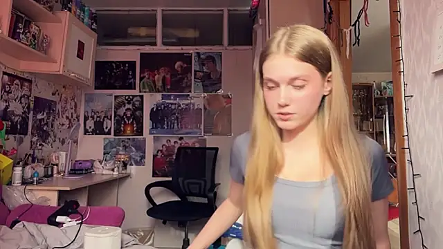 Snapshot of SmileShae chatting on April 17, 2026, 10:07 am SmileShae online show from April 17, 2026, 10:07 am