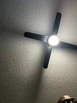 Snapshot of LoVEiSMor chatting on April 16, 2026, 8:15 am LoVEiSMor online show from April 16, 2026, 8:15 am