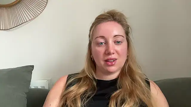 arielsweetieee online show from June 17, 2026, 8:39 am