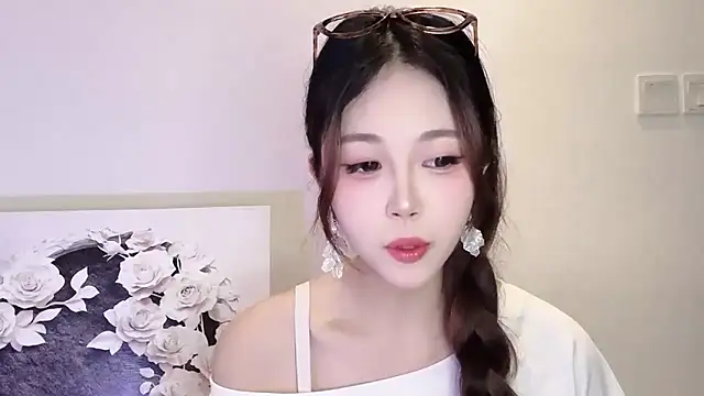 Snapshot of KiKi-011 chatting on May 15, 2026, 7:15 am KiKi-011 online show from May 15, 2026, 7:15 am