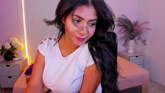 LucyWild8 online show from May 19, 2026, 6:14 pm