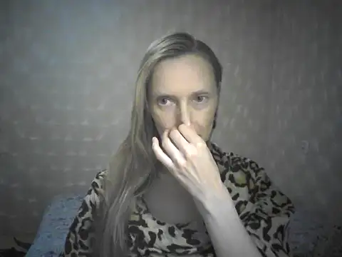 Snapshot of LunaBelle8 chatting on April 18, 2026, 5:28 pm LunaBelle8 online show from April 18, 2026, 5:28 pm