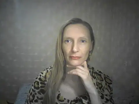 Snapshot of LunaBelle8 chatting on April 18, 2026, 7:07 pm LunaBelle8 online show from April 18, 2026, 7:07 pm