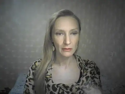 Snapshot of LunaBelle8 chatting on April 19, 2026, 5:45 pm LunaBelle8 online show from April 19, 2026, 5:45 pm