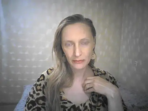 Snapshot of LunaBelle8 chatting on April 20, 2026, 5:48 pm LunaBelle8 online show from April 20, 2026, 5:48 pm