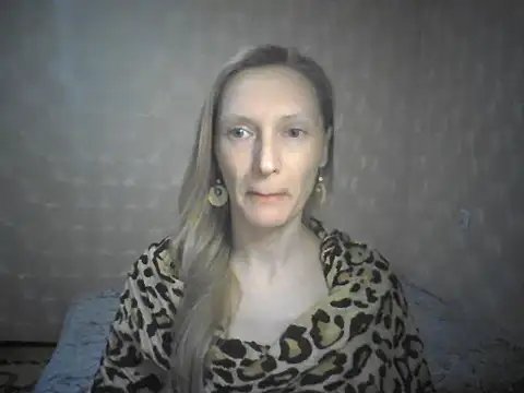 Snapshot of LunaBelle8 chatting on April 22, 2026, 5:25 pm LunaBelle8 online show from April 22, 2026, 5:25 pm