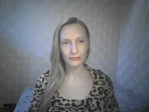 Snapshot of LunaBelle8 chatting on April 23, 2026, 5:15 pm LunaBelle8 online show from April 23, 2026, 5:15 pm