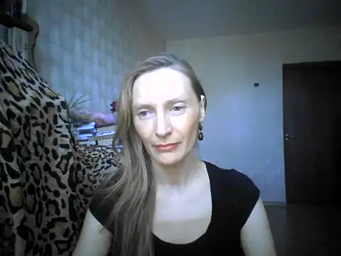 Snapshot of LunaBelle8 chatting on April 24, 2026, 11:01 am LunaBelle8 online show from April 24, 2026, 11:01 am
