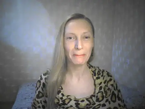 Snapshot of LunaBelle8 chatting on May 1, 2026, 4:11 pm LunaBelle8 online show from May 1, 2026, 4:11 pm