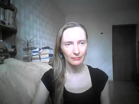 Snapshot of LunaBelle8 chatting on May 5, 2026, 12:24 pm LunaBelle8 online show from May 5, 2026, 12:24 pm