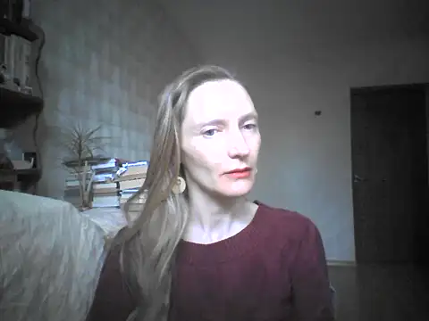 Snapshot of LunaBelle8 chatting on May 13, 2026, 2:03 pm LunaBelle8 online show from May 13, 2026, 2:03 pm