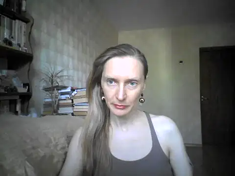 Snapshot of LunaBelle8 chatting on May 17, 2026, 2:46 pm LunaBelle8 online show from May 17, 2026, 2:46 pm