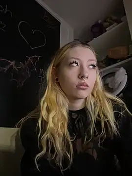 Spoilmedaddy732 online show from May 1, 2026, 3:49 pm