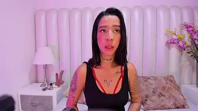 IsabellaPhil online show from May 3, 2026, 3:45 am
