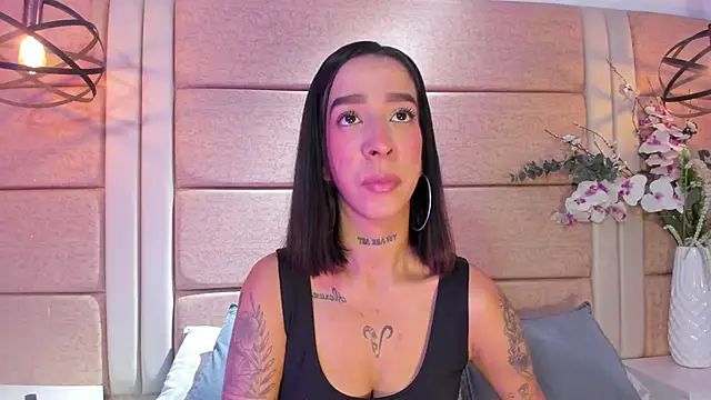 IsabellaPhil online show from May 14, 2026, 2:51 am