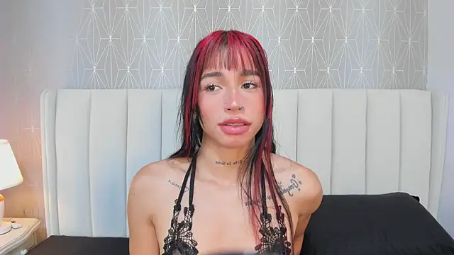 Snapshot of Tori_Gaviria chatting on May 3, 2026, 12:22 pm Tori Gaviria online show from May 3, 2026, 12:22 pm