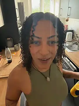 SweetPetiteNoir online show from June 13, 2026, 5:16 am