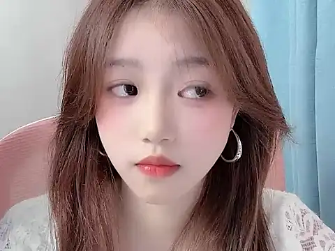 Snapshot of TwinXXbaby chatting on April 17, 2026, 9:45 am TwinXXbaby online show from April 17, 2026, 9:45 am