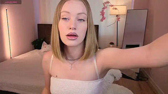 EvaHamilton online show from July 21, 2026, 12:57 am