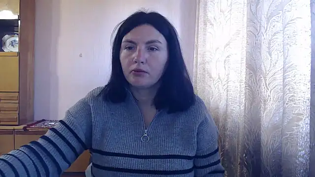 Snapshot of AlinaxJames chatting on April 22, 2026, 5:43 am AlinaxJames online show from April 22, 2026, 5:43 am