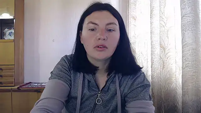 Snapshot of AlinaxJames chatting on April 24, 2026, 7:44 am AlinaxJames online show from April 24, 2026, 7:44 am