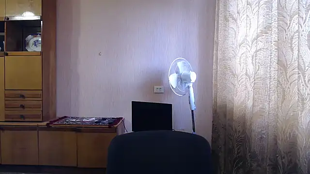 Snapshot of AlinaxJames chatting on May 2, 2026, 6:51 am AlinaxJames online show from May 2, 2026, 6:51 am