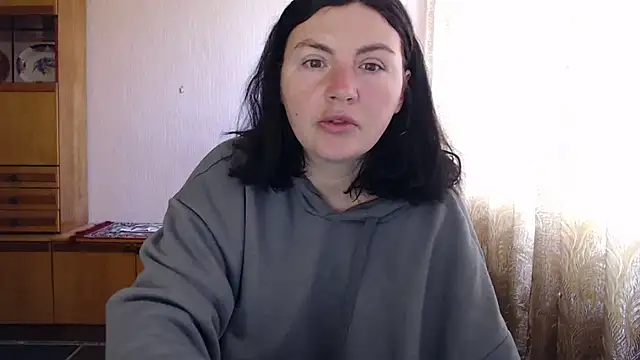 Snapshot of AlinaxJames chatting on May 4, 2026, 8:32 am AlinaxJames online show from May 4, 2026, 8:32 am