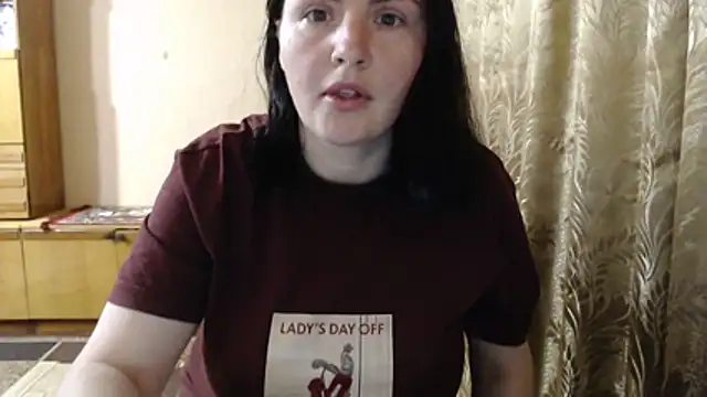 Snapshot of AlinaxJames chatting on May 6, 2026, 7:30 pm AlinaxJames online show from May 6, 2026, 7:30 pm