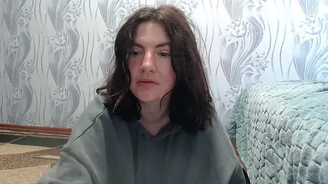 Snapshot of AlinaxJames chatting on June 2, 2026, 9:44 am AlinaxJames online show from June 2, 2026, 9:44 am
