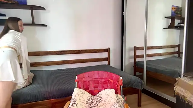 Snapshot of LessieKeisker chatting on May 1, 2026, 10:53 am LessieKeisker online show from May 1, 2026, 10:53 am